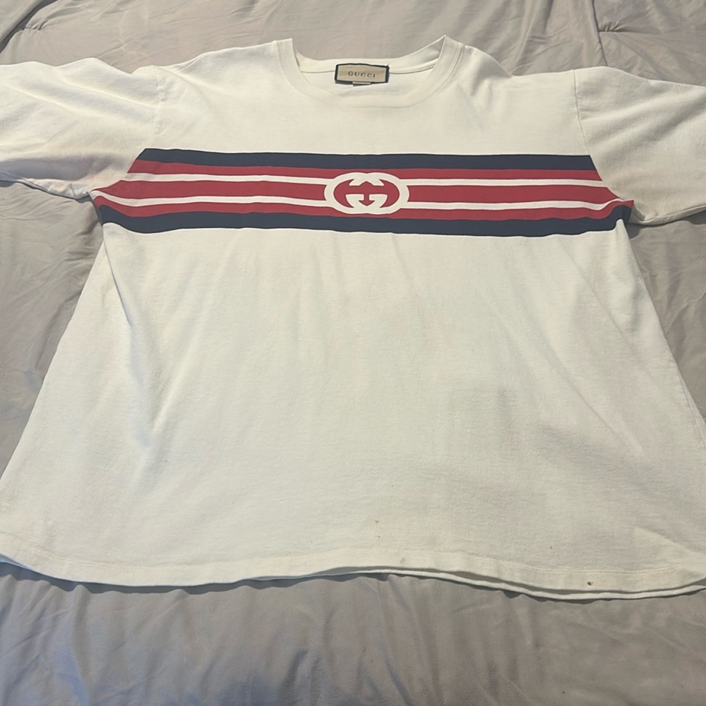 I’m selling a Gucci Tshirt it’s in good condition